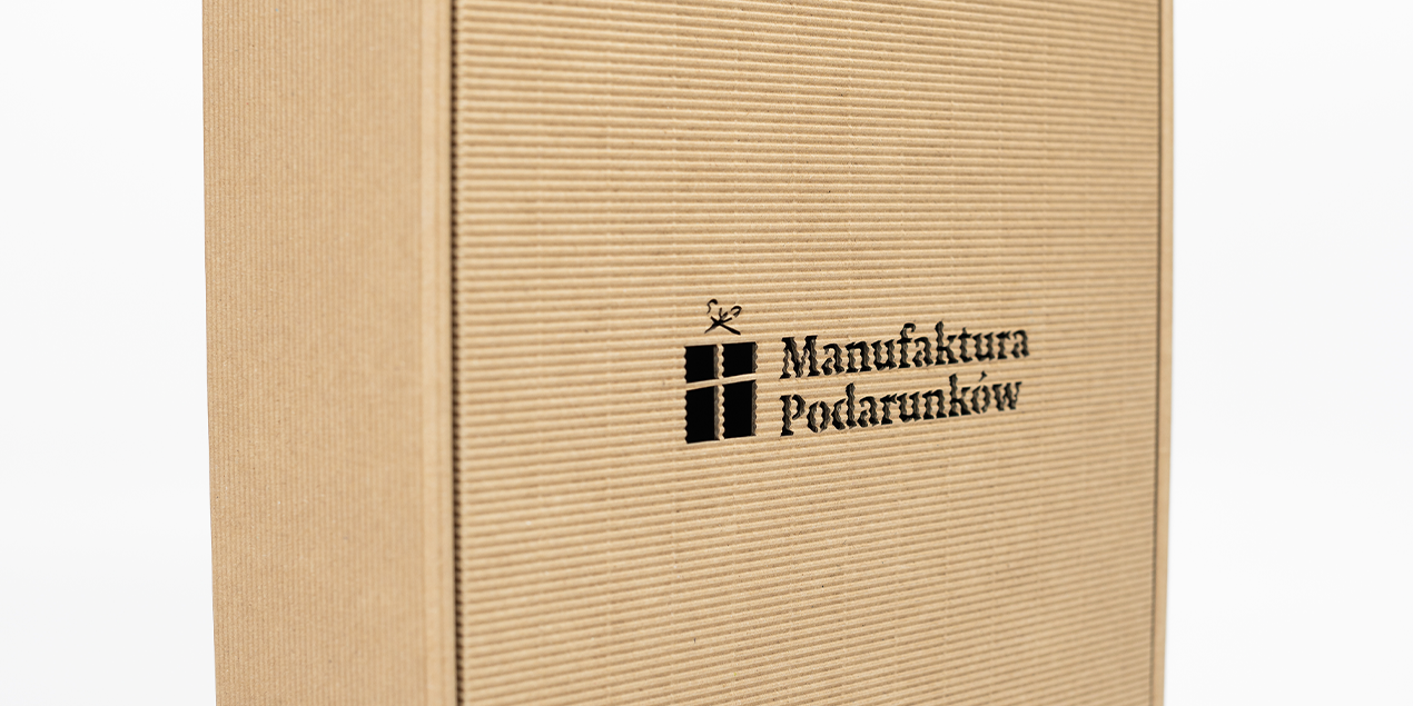 Wycinane logo w pudełku kraftowym